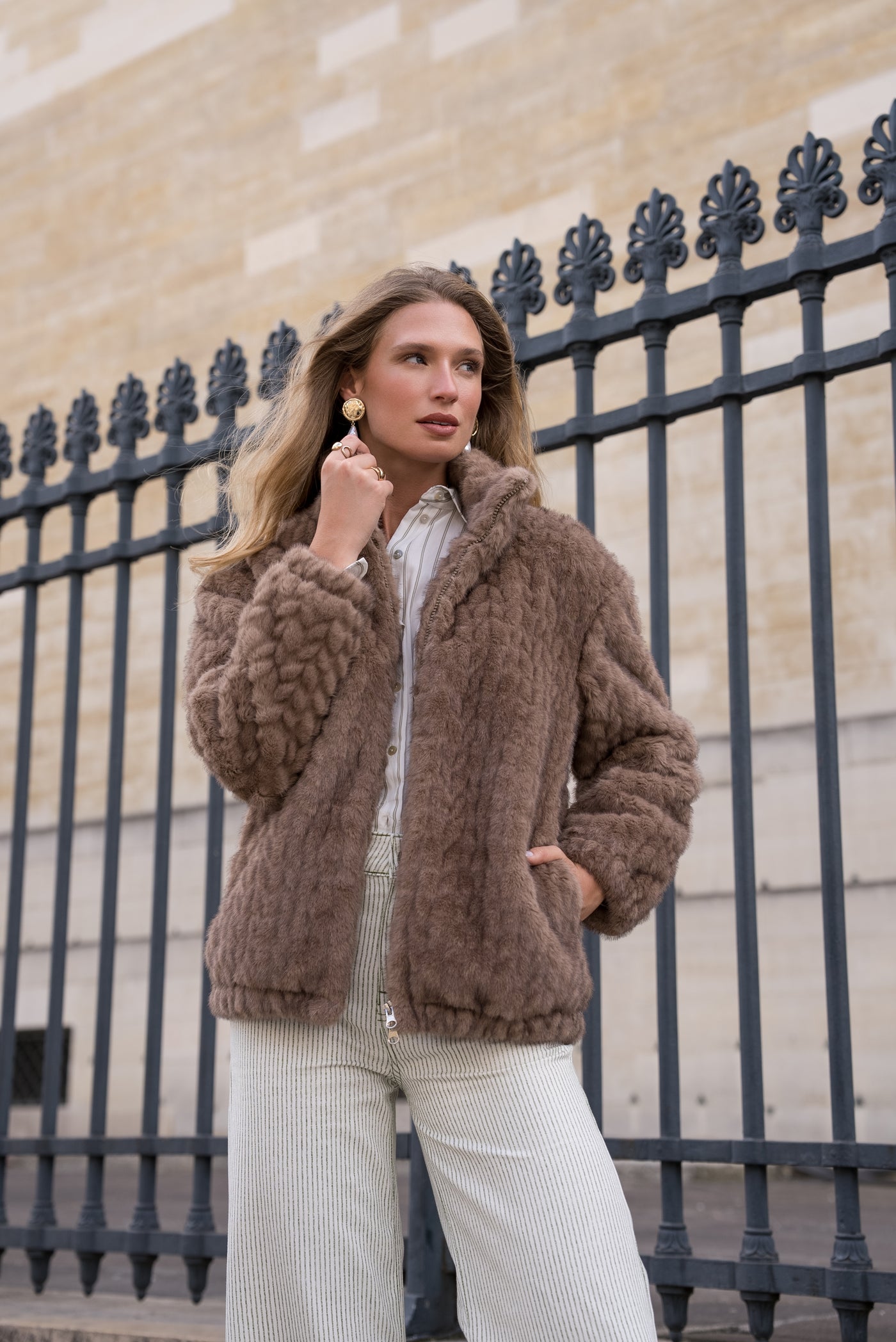 veste femme fausse fourrure chic #couleur_camel